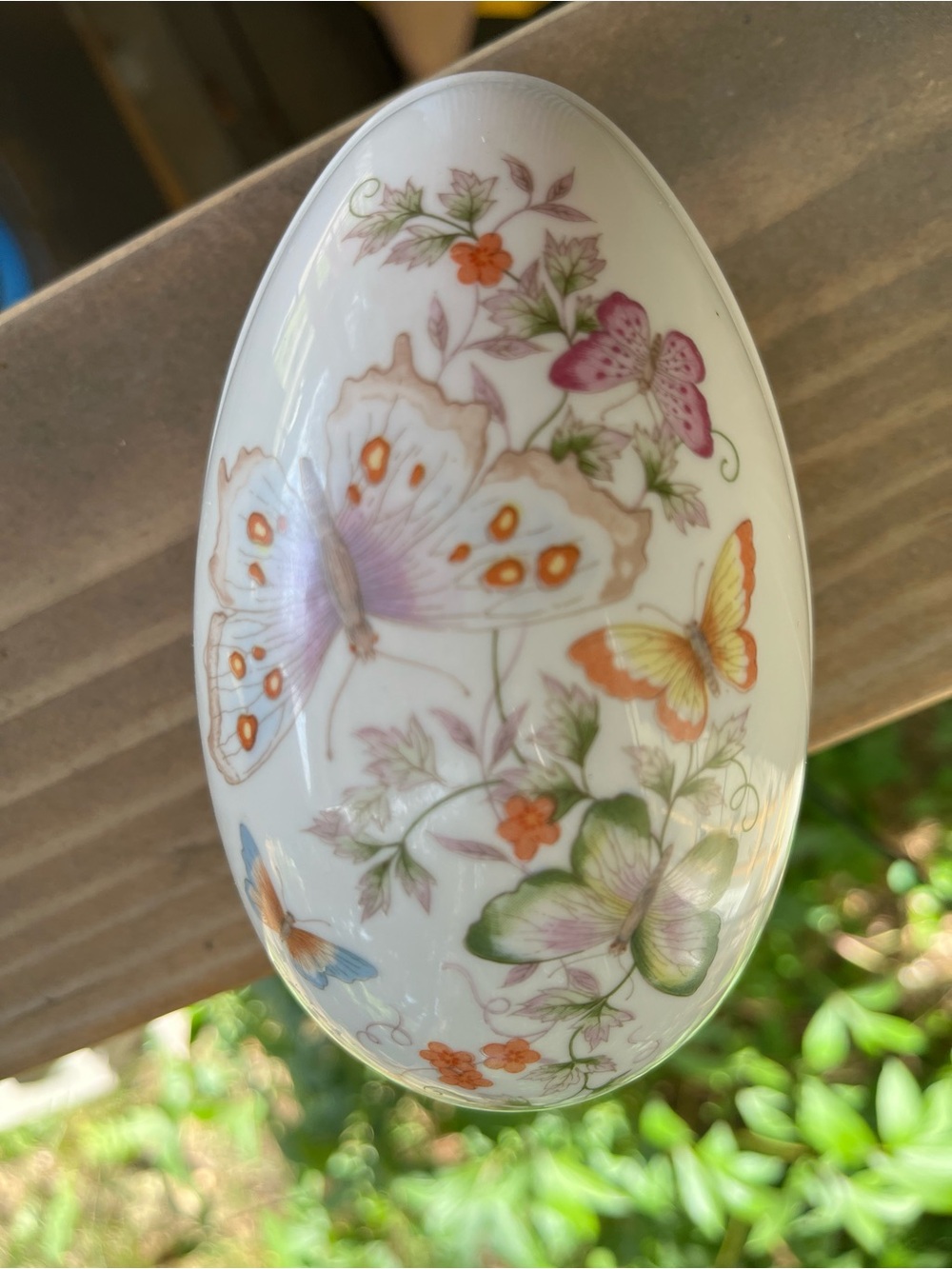 VINTAGE  AVON Fine Porcelain Egg Shaped Dish w/Lid  22K GOLD TRINKET DISH